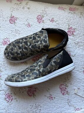 Strike MVMNT Slip-On Camouflage Canvas Sneakers size 8.5 men or 10 women